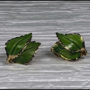 Vintage Giovanni Green Leaf Clip On Earrings